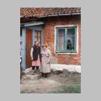021-1003 Ilse Beister, geb. Berger mit der heutigen Besitzerin ihres Elternhauses.jpg